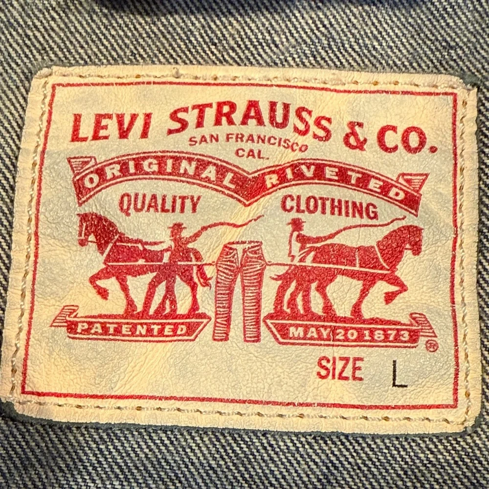 Levi's MLB Blue Denim Jacket with Red Sox Logo Patches - size Large - Picture 2 of 8